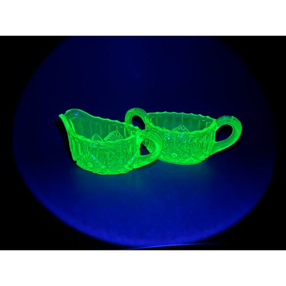 Green UV Glow Sugar and Creamer Set, Depression Era L. E. Smith Uranium Glass - Picture 2 of 7